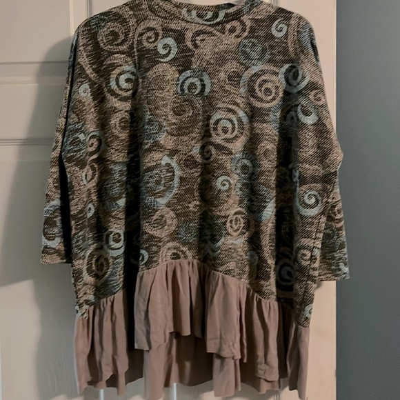 Source Unknown Tops - EUC- Multi Color Textured Top